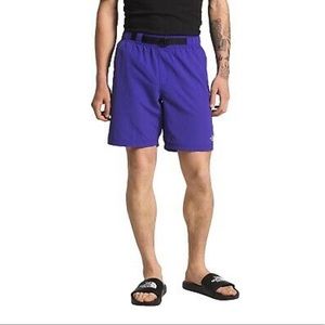 North face men shorts (NEW)